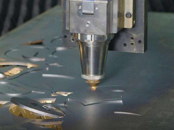 小孔切割是一种采用激光切割机对材料进行切割加工的制作工艺